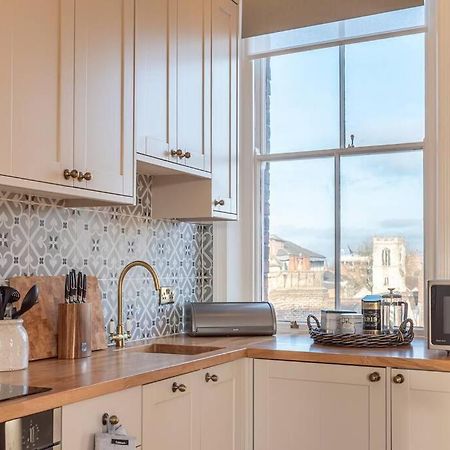 יורק Luxury Apartment Rowntree House Across From The Shambles מראה חיצוני תמונה