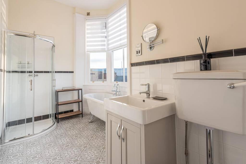 יורק Luxury Apartment Rowntree House Across From The Shambles מראה חיצוני תמונה