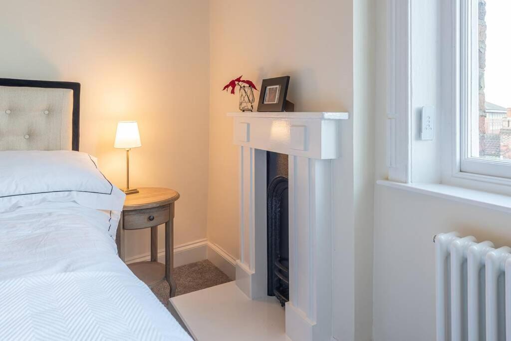 יורק Luxury Apartment Rowntree House Across From The Shambles מראה חיצוני תמונה