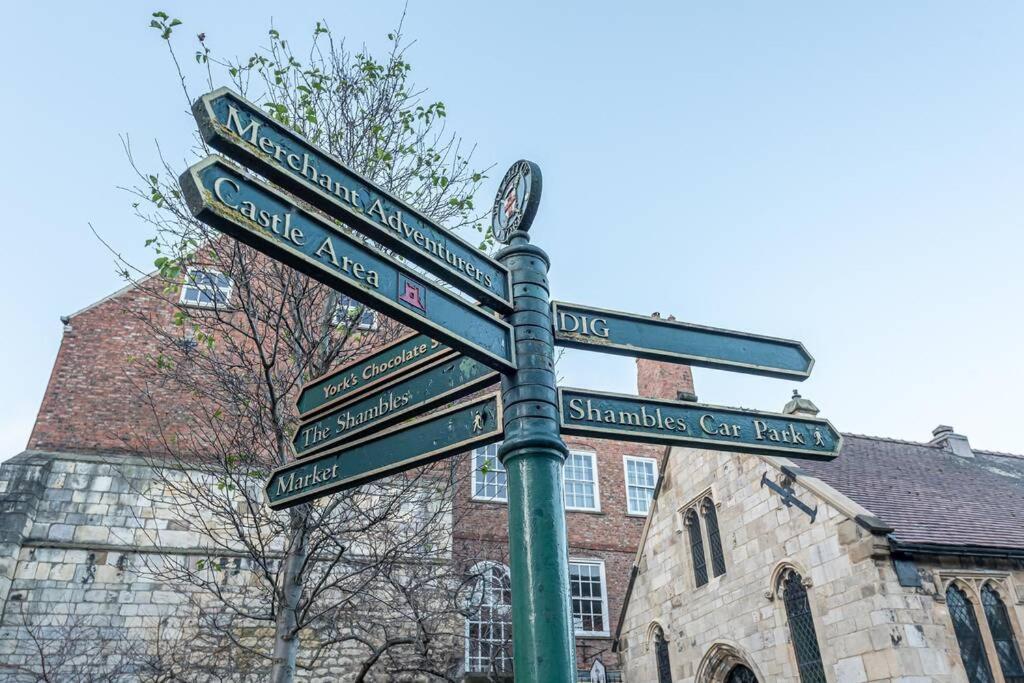 יורק Luxury Apartment Rowntree House Across From The Shambles מראה חיצוני תמונה